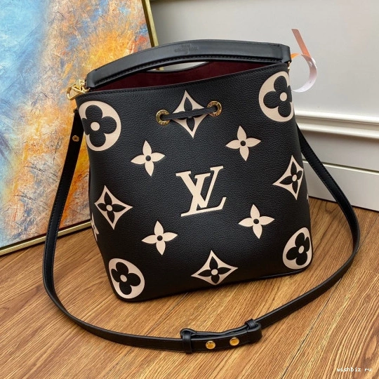 WIS VUITTON NÉONOÉ LOUIS 1224